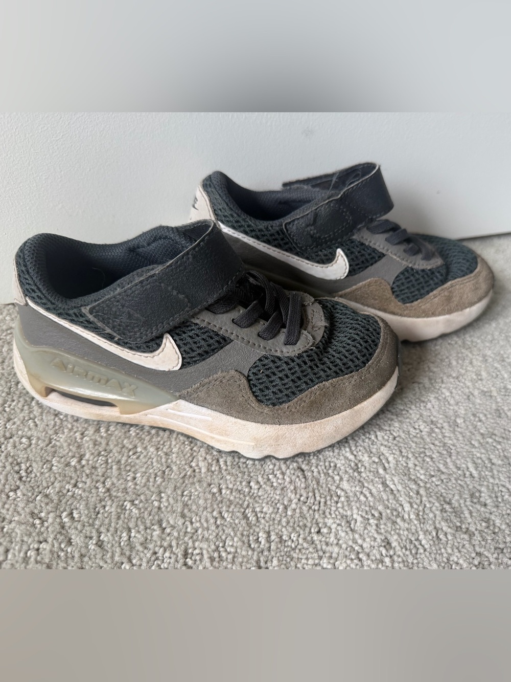 Nike Kids Black, Gray & White Velcro Athletic Sneakers